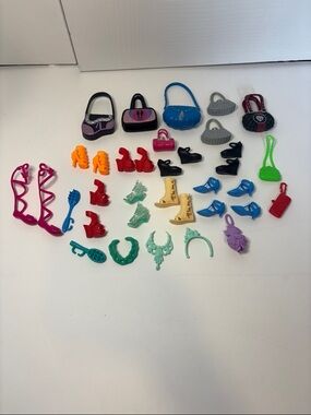 Assorted Barbie Shoes & Handbag Accessories